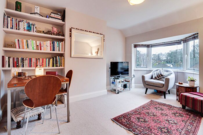 2 Bedroom Maisonette For Sale In Kenton Gardens, St. Albans, Hertfordshire, AL1