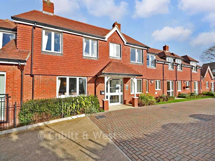 1 Bedroom Flat For Sale In Station Road, Petworth, West Sussex, GU28