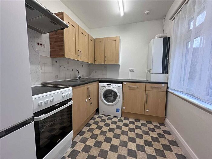 1 Bedroom Maisonette To Rent In Oak Tree Dell, London, NW9