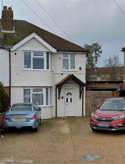 3 Bedroom End Of Terrace House To Rent In Ash Grove, Heston, Hounslow TW5