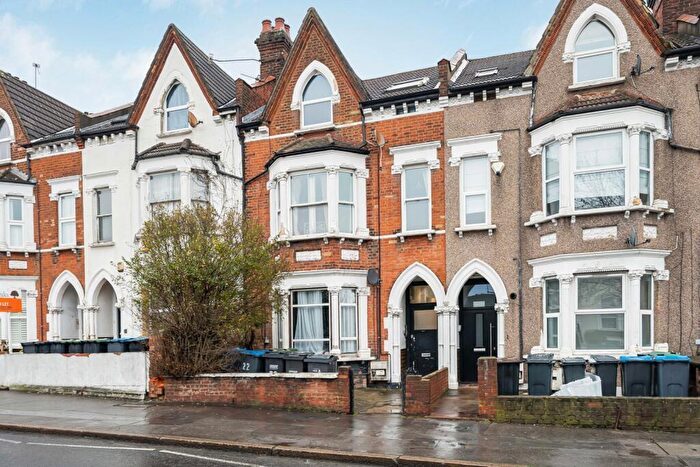 2 Bedroom Apartment For Sale In South Norwood Hill, London, SE25