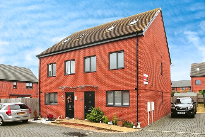 4 Bedroom Semi-detached House For Sale In Blacksmith Mews, Peterborough, Cambridgeshire, PE4