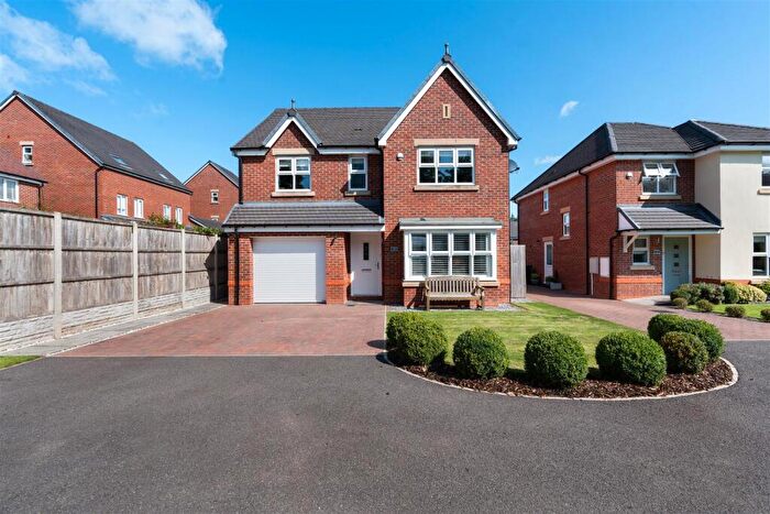 4 Bedroom Detached House For Sale In Haldene Road, Macclesfield, SK11