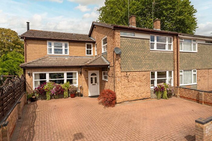 5 Bedroom Semi-Detached House For Sale In Meadow View Road, Kempston, MK42