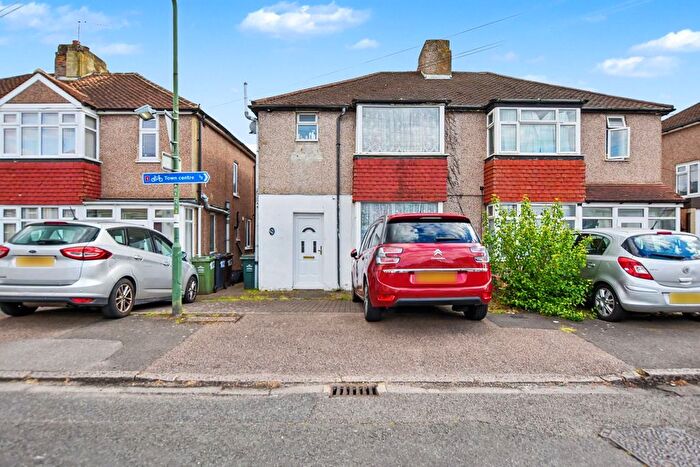 3 Bedroom Semi-detached House For Sale In Brent Lane, Dartford, DA1