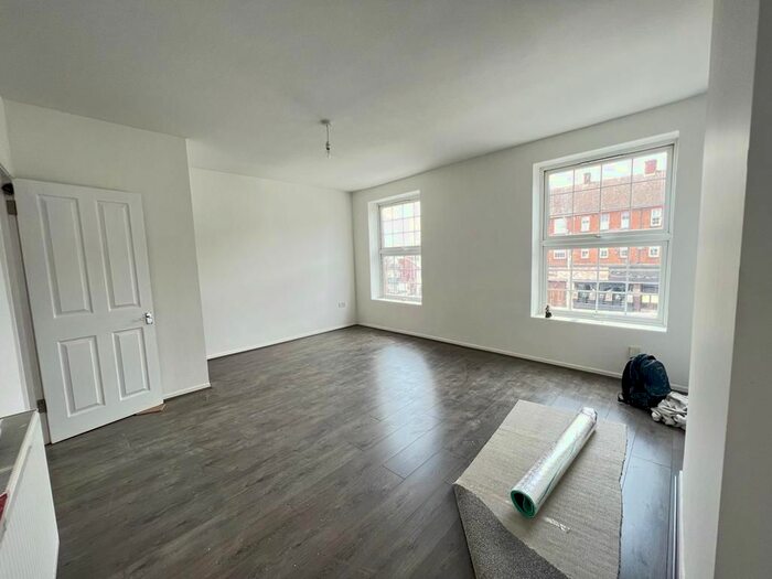 3 Bedroom Flat To Rent In Finton Mews, Illford, IG2