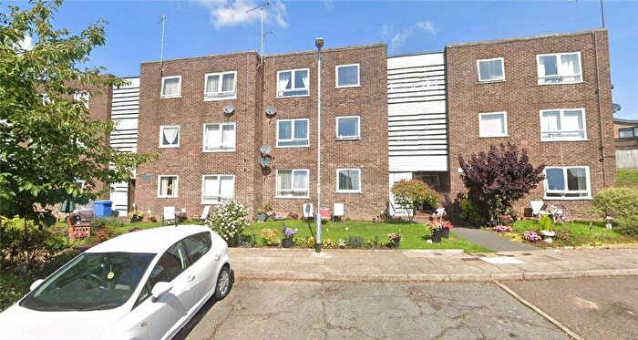 2 Bedroom Apartment For Sale In Hale Close, Ipswich, Suffolk, IP2