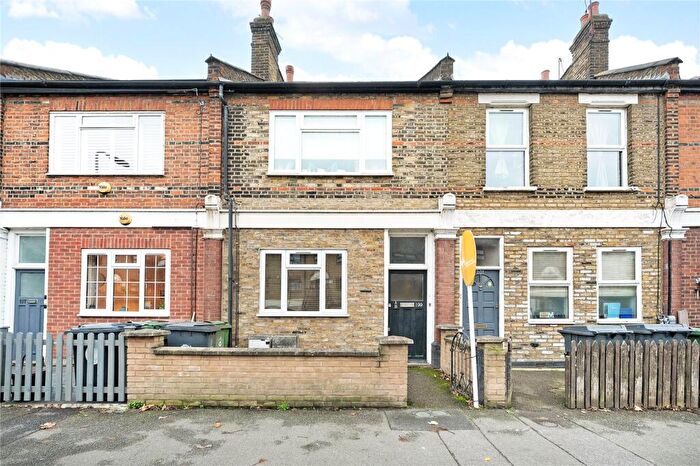 2 Bedroom Flat To Rent In Coppermill Lane, London, E17