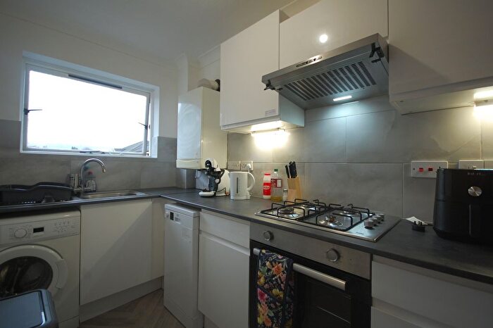 2 Bedroom Flat To Rent In Chaseley Drive, London, W4