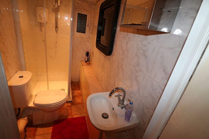 1 Bedroom Studio To Rent In Philip Avenue, Romford, Essex, RM7