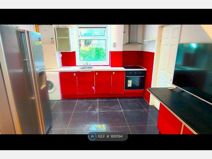 5 Bedroom Semi-Detached House To Rent In Yarmouth Green, Coventry, CV4