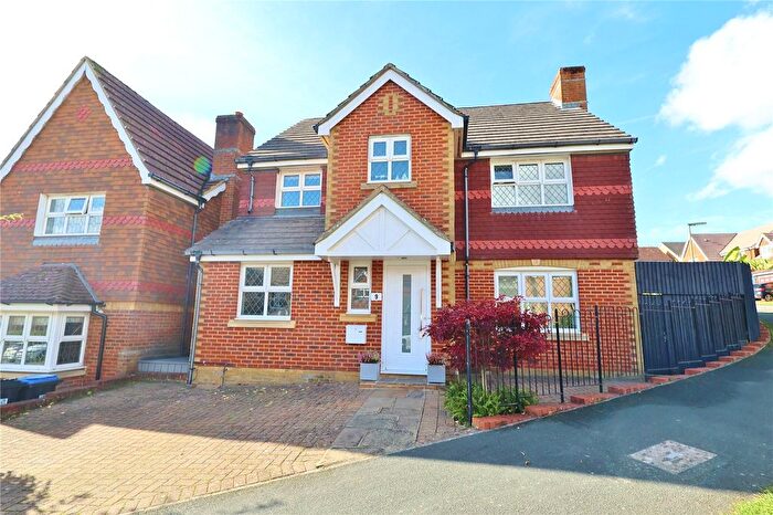 4 Bedroom Detached House To Rent In Strathcona Gardens, Knaphill, Woking, Surrey, GU21