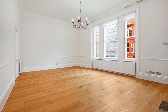 3 Bedroom Flat To Rent In Egerton Gardens, Knightsbridge, SW3