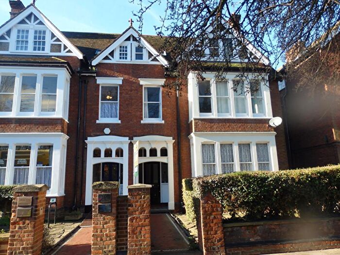 2 Bedroom Flat To Rent In De Parys Avenue, Bedford, MK40