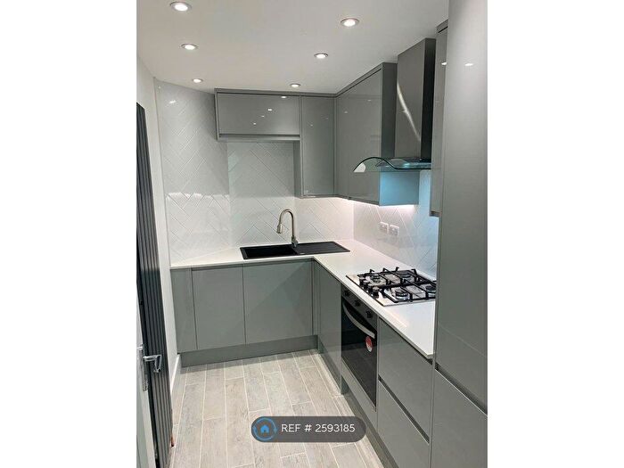 2 Bedroom Flat To Rent In Green Street, London, E13