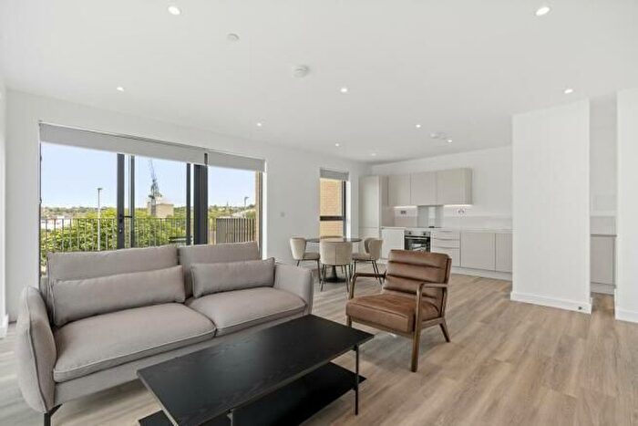 2 Bedroom Flat To Rent In Station View, Guildford, GU1