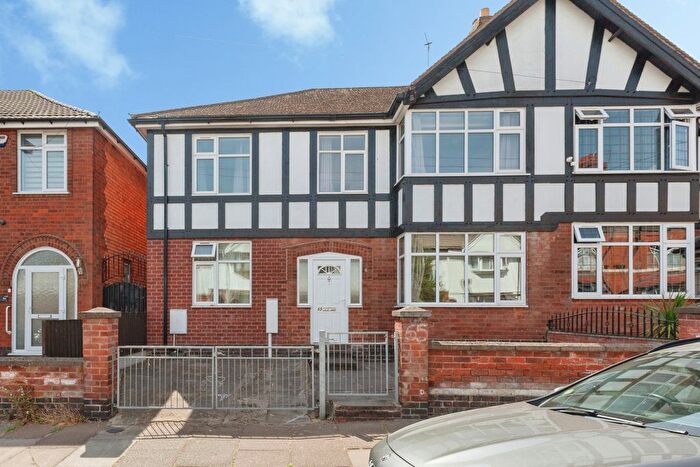 4 Bedroom Semi-Detached House For Sale In Kimberley Road, Leicester, LE2