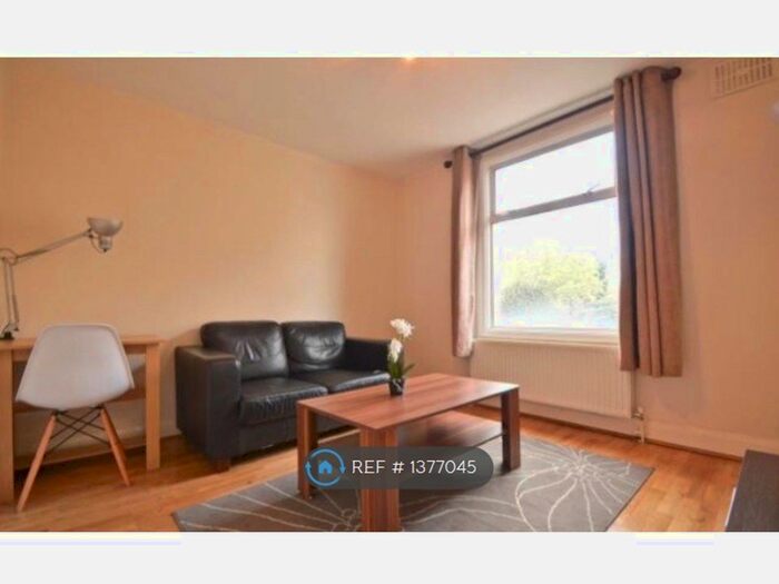 2 Bedroom Flat To Rent In Putney, London, SW15