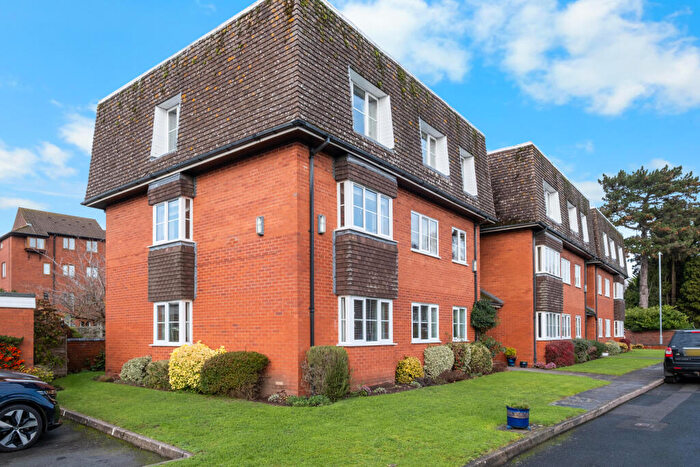 2 Bedroom Flat For Sale In Flat, Raglan Court, New Road, Bromsgrove, B60
