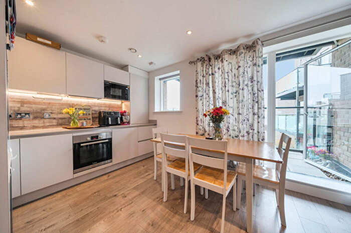 2 Bedroom Flat For Sale In Bruce Grove, Orpington, BR6