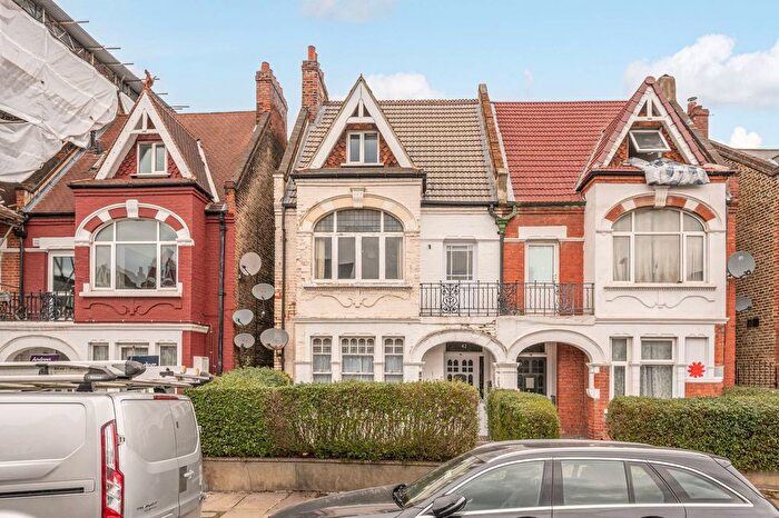 2 Bedroom Flat To Rent In Stanthorpe Road, Streatham, London, SW16
