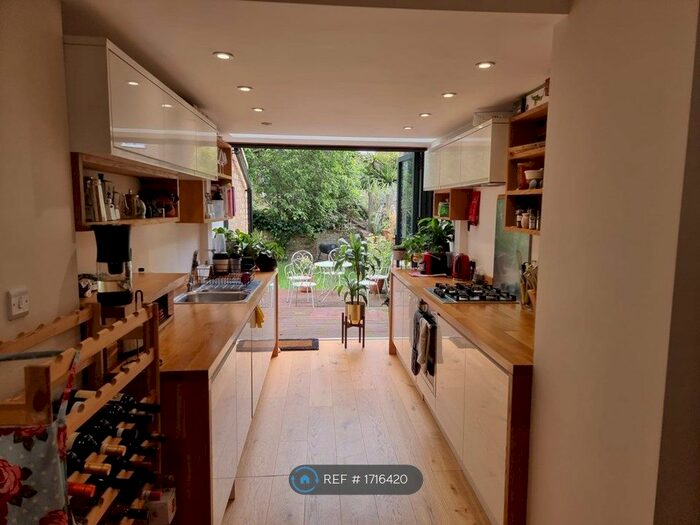 2 Bedroom Flat To Rent In Surrendale Place, London, W9