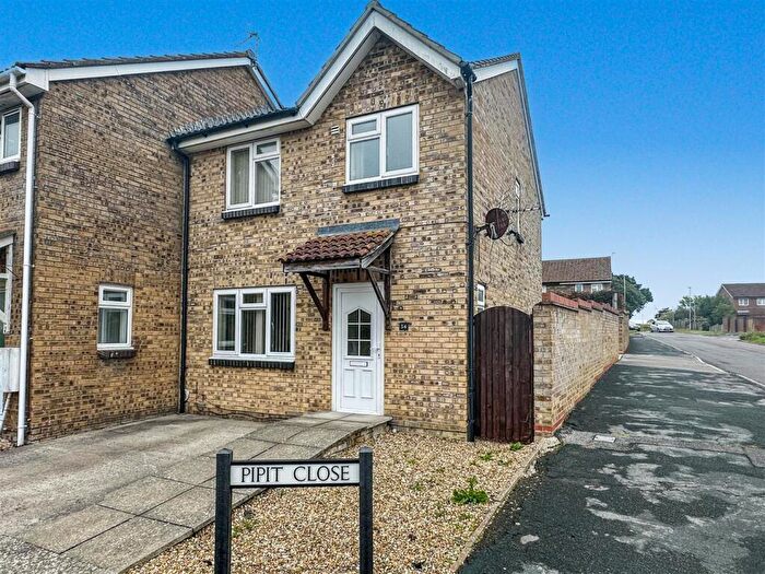 3 Bedroom End Of Terrace House For Sale In Pipit Close, Broadwey, Weymouth, Dorset, DT3