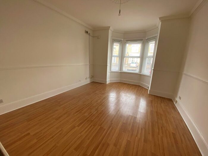 2 Bedroom Flat To Rent In Ringstead Road, London, SE6