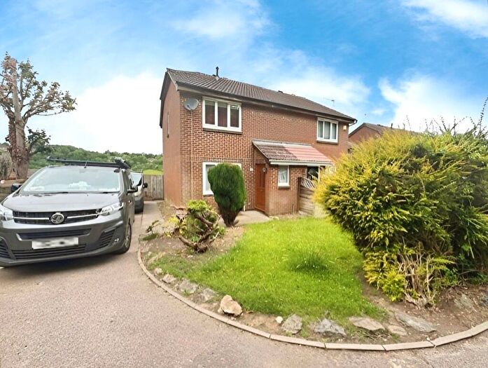 3 Bedroom Semi-Detached House To Rent In Romney Road, Chatham, Kent, ME5