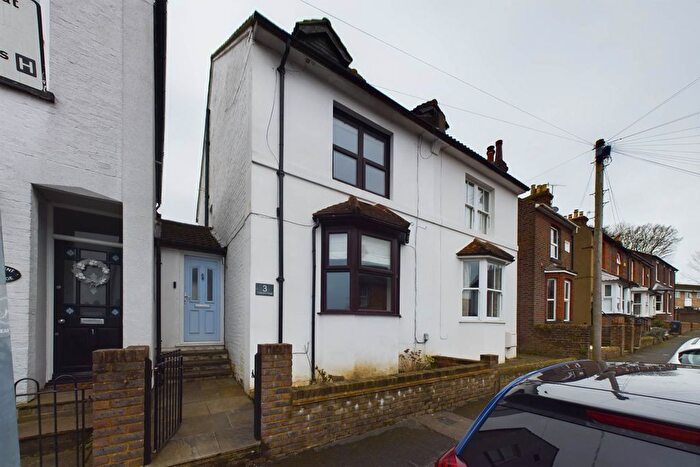 3 Bedroom Property To Rent In Crescent Road, Old Town, Hemel Hempstead, HP2