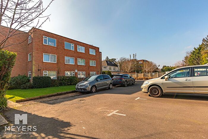 2 Bedroom Flat For Sale In Richmond Park Road, Bournemouth, BH8
