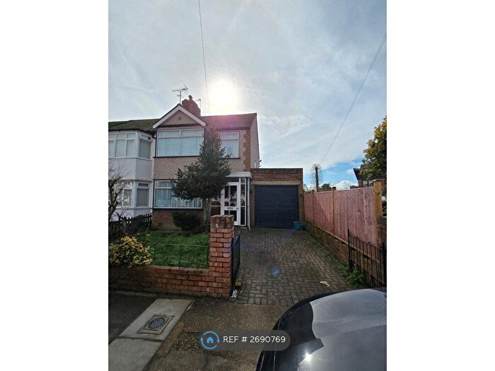 4 Bedroom End Terrace House To Rent In Vincam Close, Twickenham, TW2