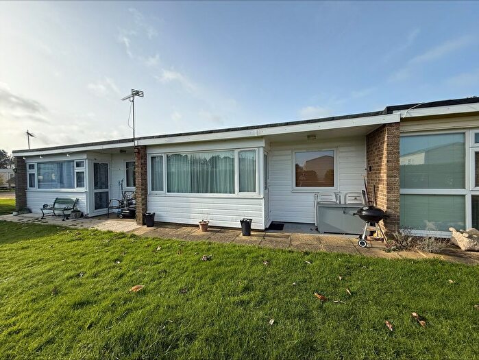 2 Bedroom Chalet For Sale In Sundowner, Hemsby, NR29