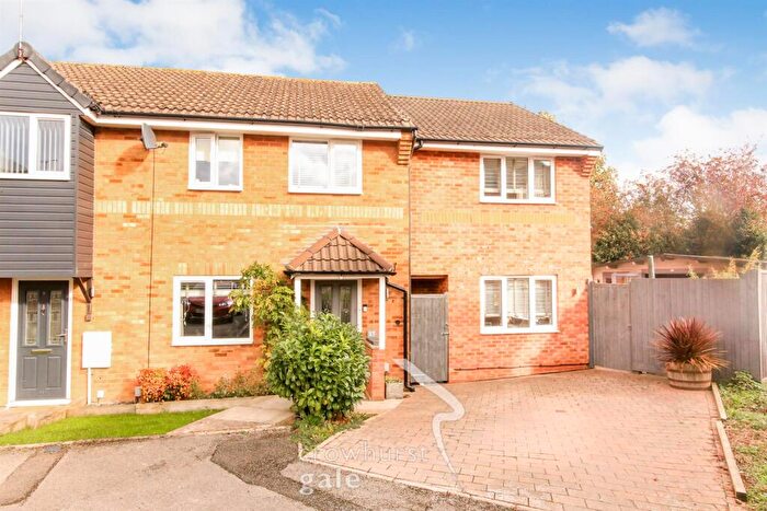4 Bedroom End Of Terrace House For Sale In Dreyer Close, Bilton, Rugby, CV22