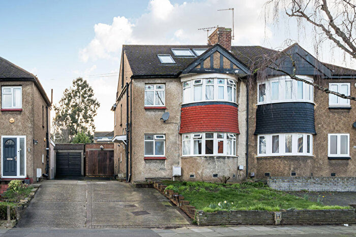 4 Bedroom Semi Detached House For Sale In Church Hill Road, Barnet, EN4