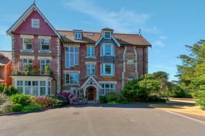 2 Bedroom Flat To Rent In Coopers Hill Road, Nutfield, RH1