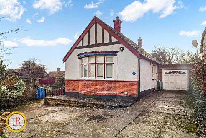 2 Bedroom Detached Bungalow For Sale In King James Avenue, Cuffley, EN6