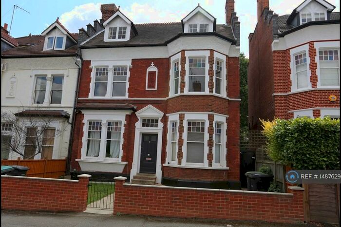 3 Bedroom Flat To Rent In Crouch End, London, N8