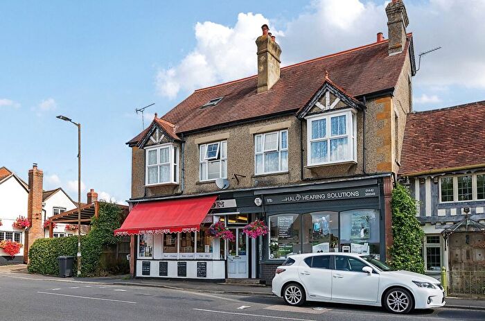 1 Bedroom Flat To Rent In High Street, Bovingdon, Hemel Hempstead, Hertfordshire, HP3