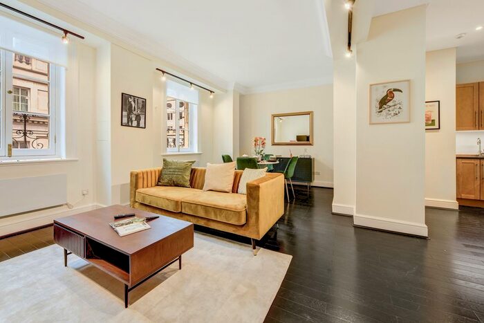 2 Bedroom Flat To Rent In Spring Gardens, London, SW1A