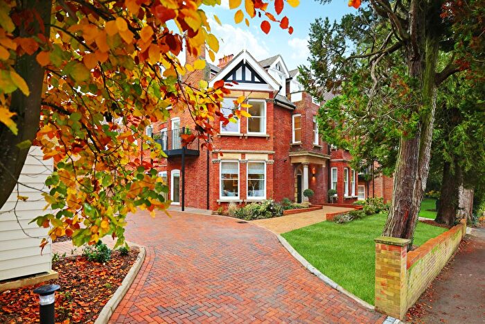 3 Bedroom Flat For Sale In Salisbury Avenue, Harpenden, AL5
