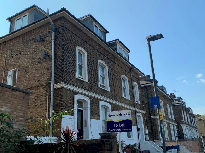 1 Bedroom Flat To Rent In Station Road, Twickenham, TW1