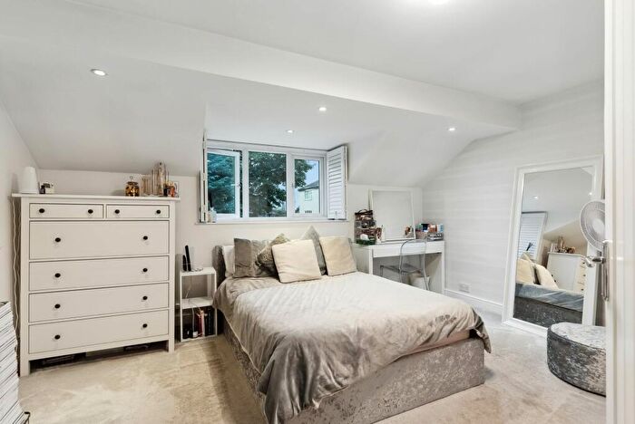 5 Bedroom Detached House For Sale In The Lawns, Cheam, SM2