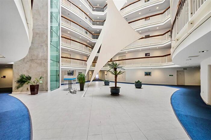 1 Bedroom Flat To Rent In Lombard Road, SW11