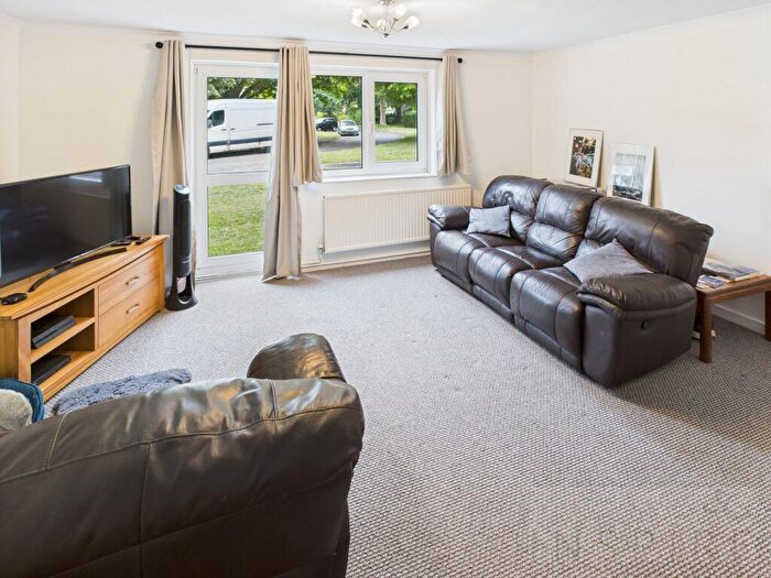2 Bedroom Flat For Sale In Chiddingly Close, Crawley, RH10