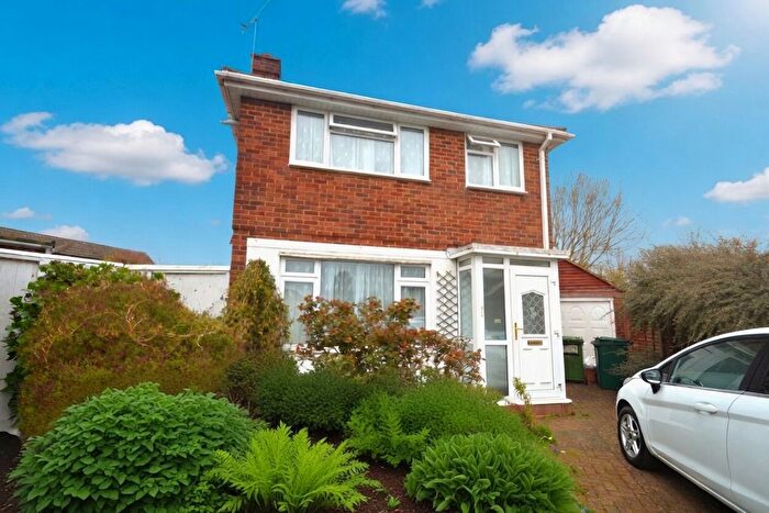 3 Bedroom Detached House To Rent In Newhaven Crescent, Ashford, TW15
