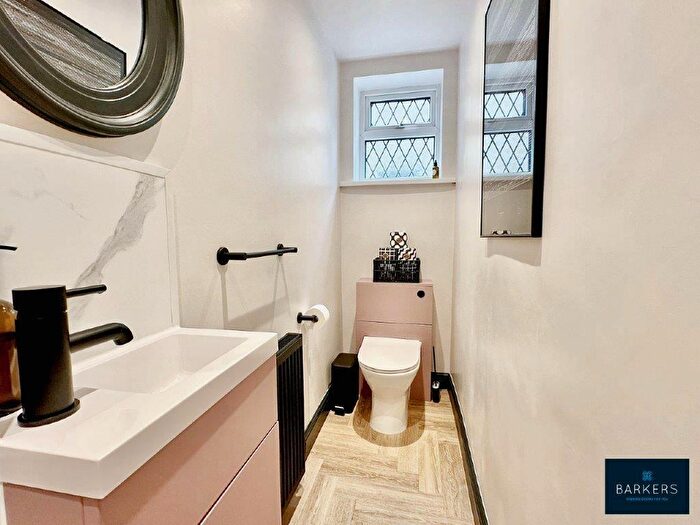4 Bedroom Detached House For Sale In Oxford Road, Gomersal, BD19