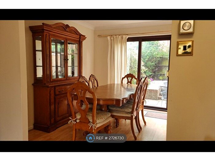 3 Bedroom Semi Detached House To Rent In Gables Close, London, SE12