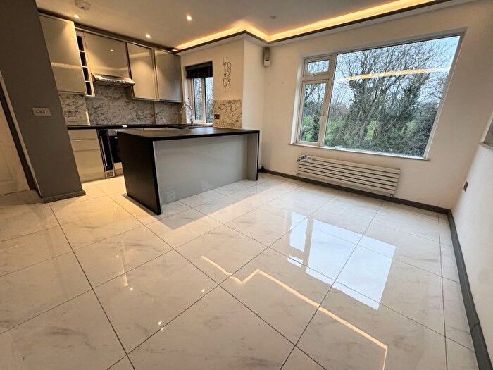 1 Bedroom Flat For Sale In Park Close, North Finchley, N12