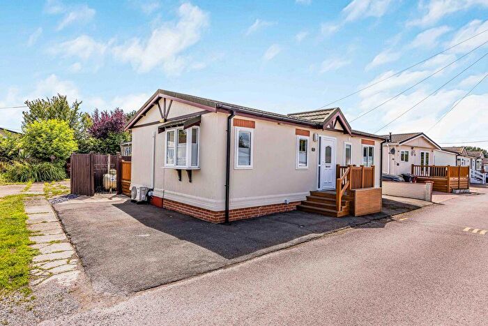 2 Bedroom Park Home For Sale In Nutbourne Park, Nutbourne, PO18